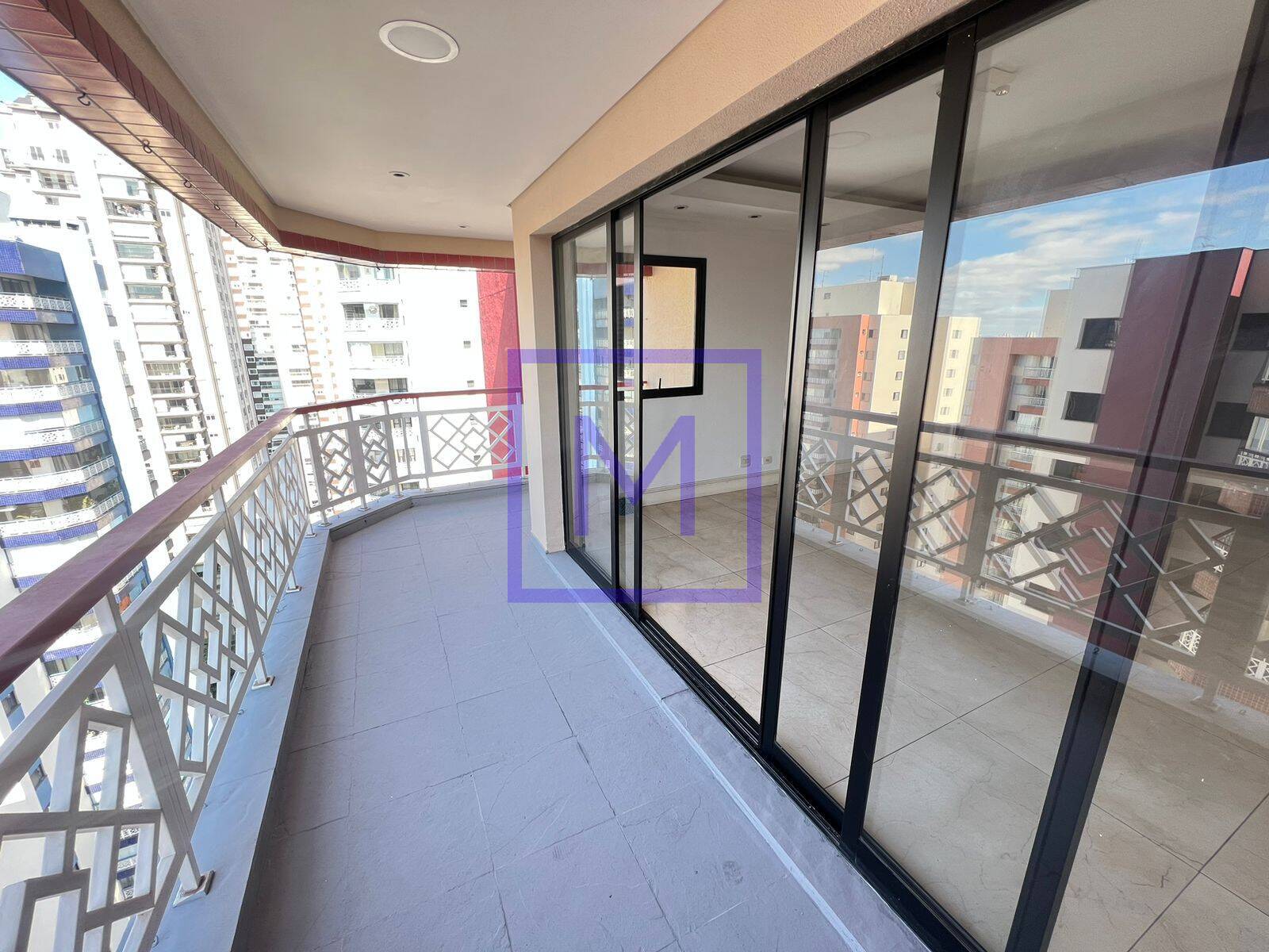 Apartamento à venda com 3 quartos, 127m² - Foto 3